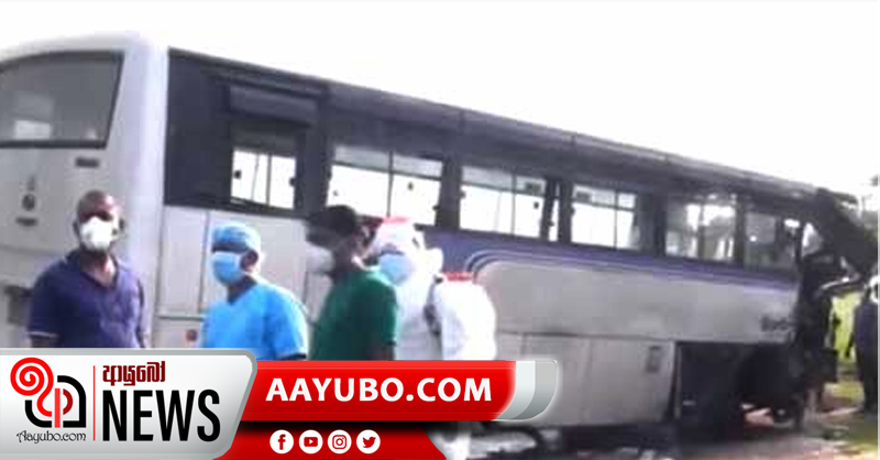 කොරෝනා  ආසාදිතයින් රැගත් බස් රථයක්  අනතුරට ලක් වෙයි