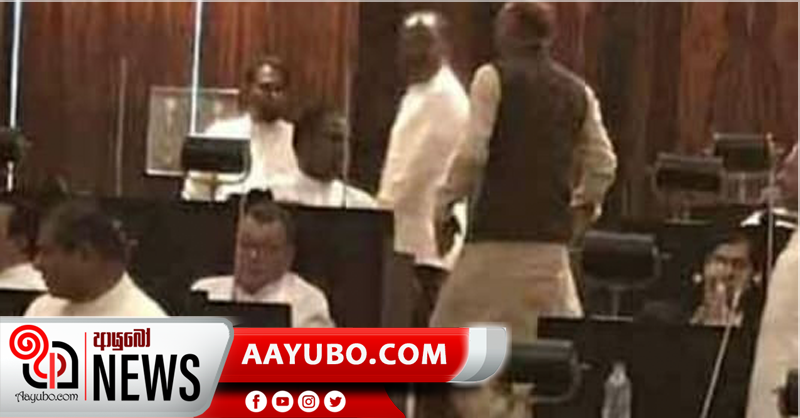 අතවුල්ලා පාර්ලිමේන්තුවෙන් ඉවතට