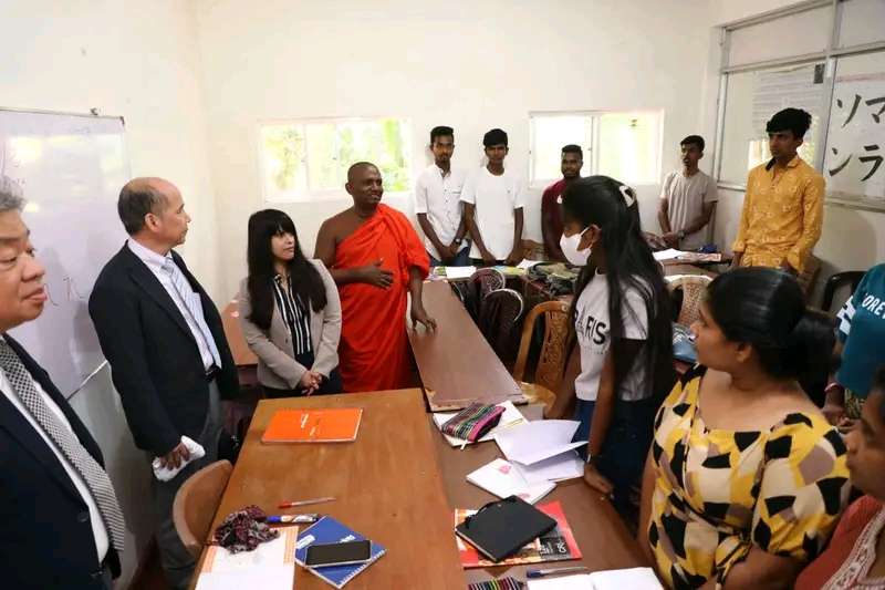 ජපන් දූත පිරිසක් ජපන් ශ්‍රී ලංකා මිත්‍රත්ව පාසලට