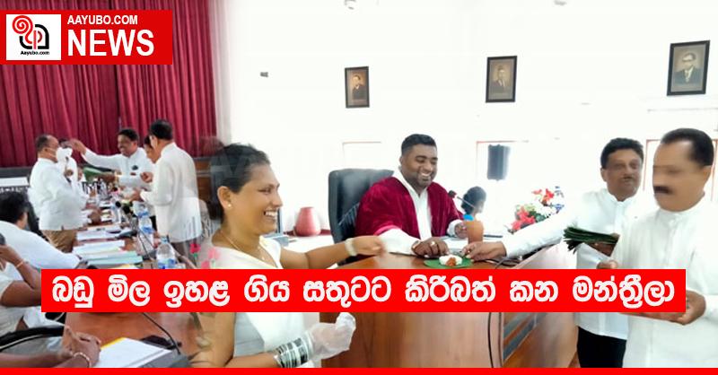 බඩු මිල ඉහළ ගිය සතුටට කිරිබත් කන මන්ත්‍රීලා