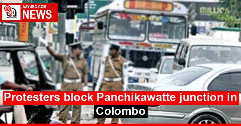 Protesters block Panchikawatte junction in Colombo