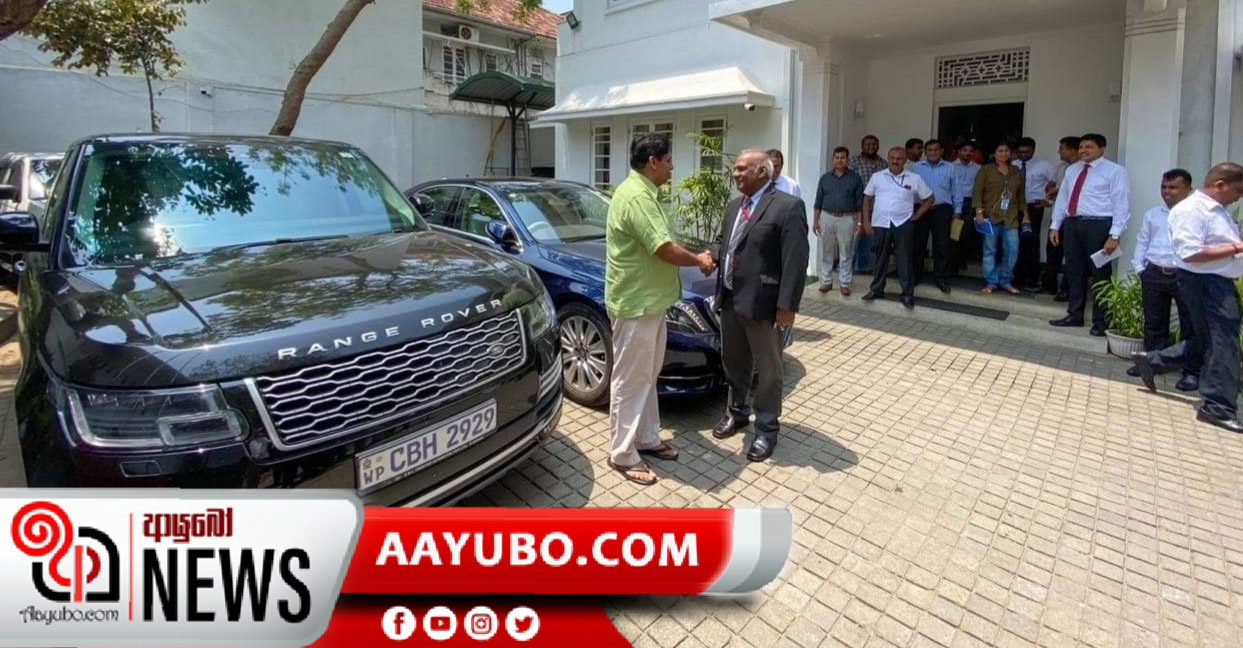 මැතිවරණය නීතියට ගරු කරමින් සජිත් නිලරථ භාරදෙයි. විපක්ෂ නායක කාර්යාලයෙනුත් ඉවත් වෙයි 
