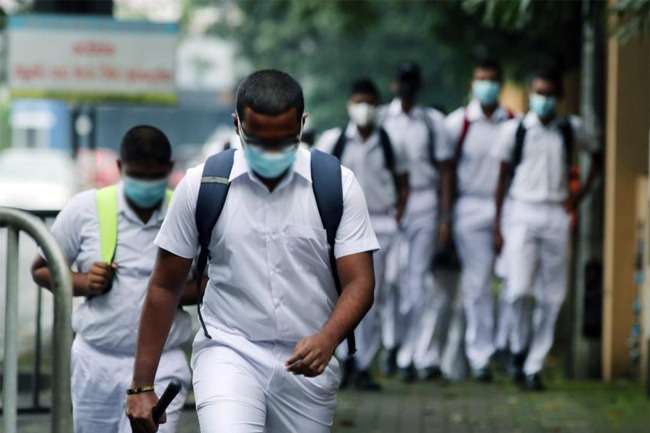 ඉන්ධන අර්බුදය හේතුවෙන් සියළුම පාසැල් හෙට (17) දිනයේ වසා දමයි