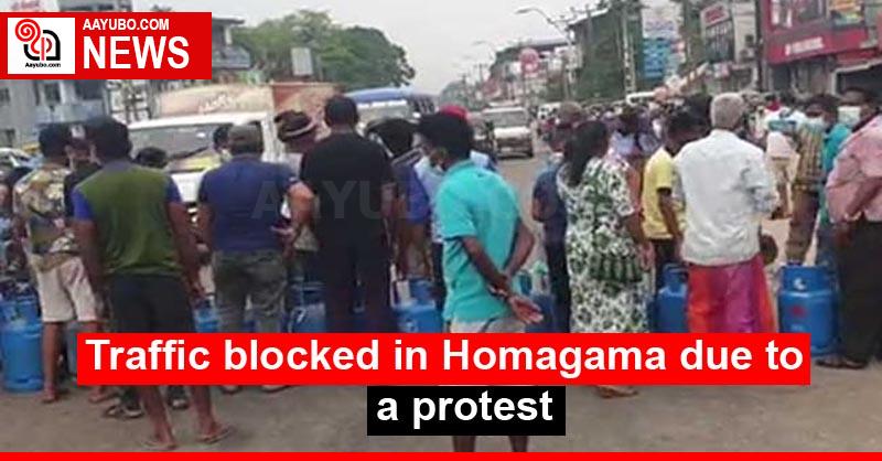 Traffic blocked in Homagama due to a protest